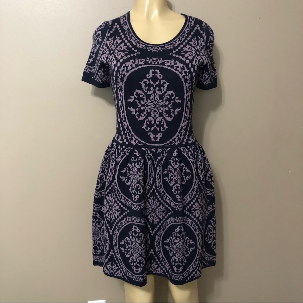 Romeo + Juliet NWT Size Medium Short Sleeve Knit Stretchy Dress Navy/Nirvana